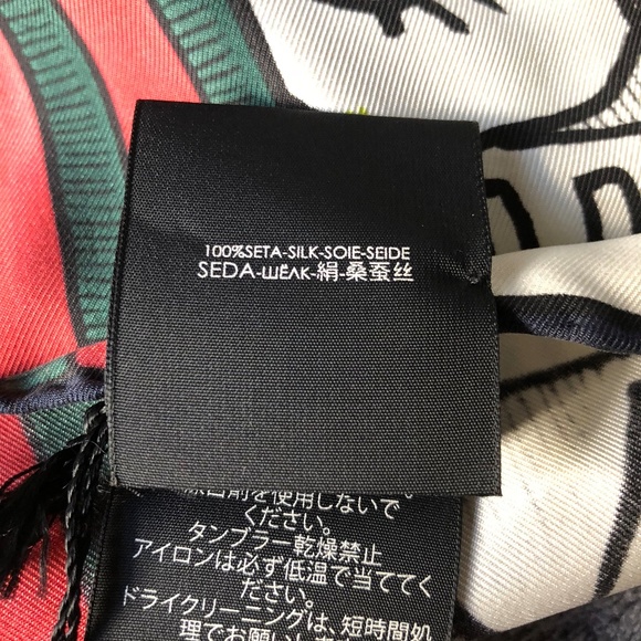 GUCCI "ALESSANDRO POWER FOULARD" 100% Silk Carré - Picture 6 of 8